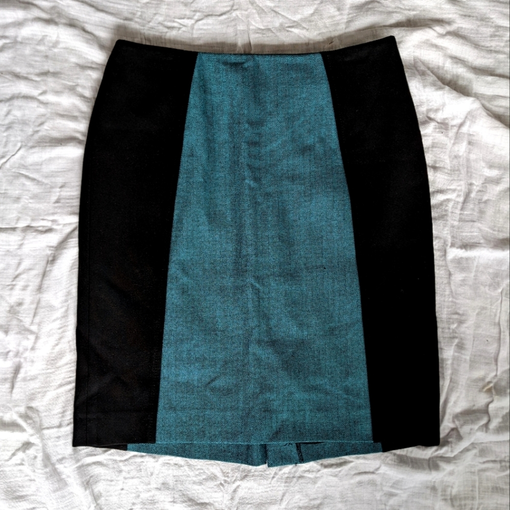 Halogen colorblock pencil skirt, size 6 (like new)